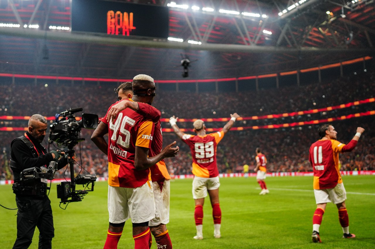 Olaylı derbi dünyada manşet: Galatasaray-Fenerbahçe maçında Vahşi Batı sahneleri
