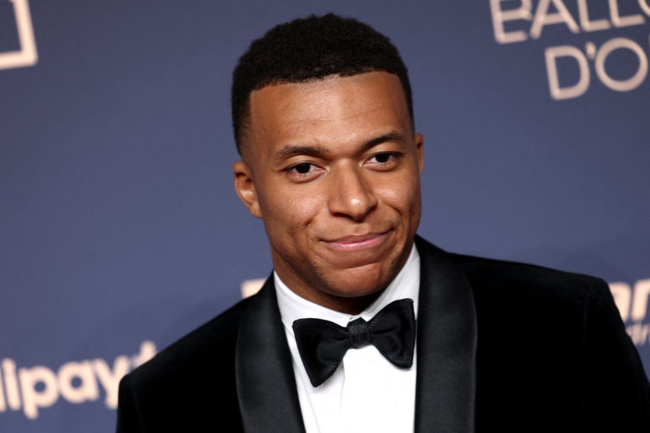 Kylian Mbappe'nin güncel piyasa değeri 200 milyon euro olarak gösteriliyor.