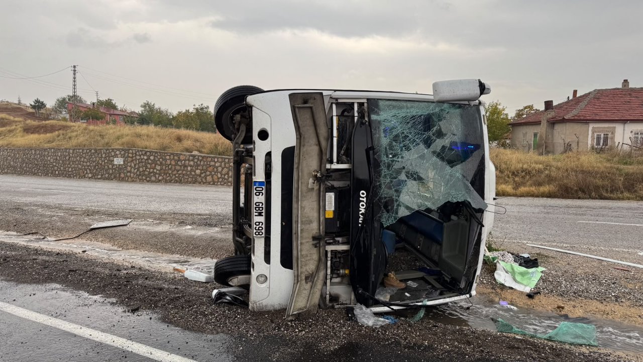 Sağanak sonrası feci kaza, Kırıkkale’de işçi servisi devrildi! 15 yaralı