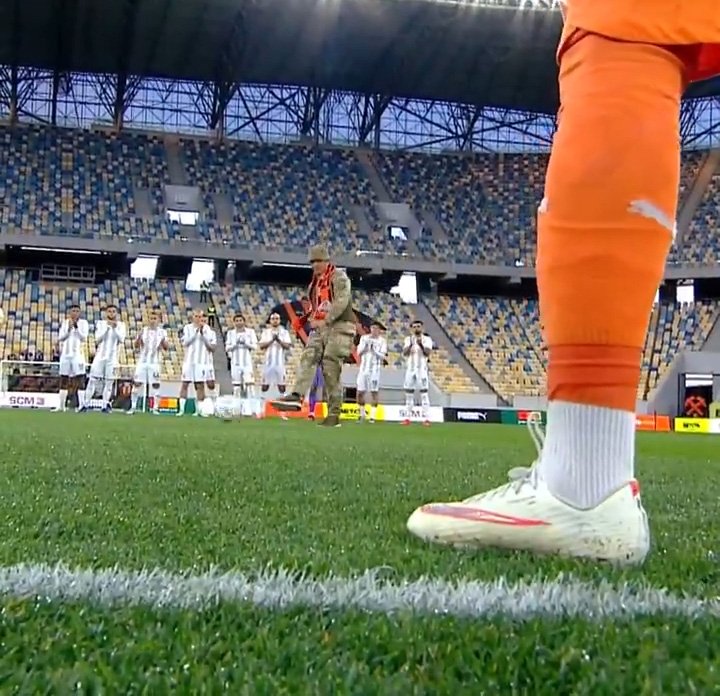 Protsenko'nun sembolik başlama vuruşunu yaptığı an