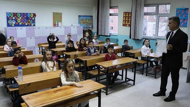 10 Kasım'da okullar tatil olacak mı, 10 Kasım resmi tatil mi?