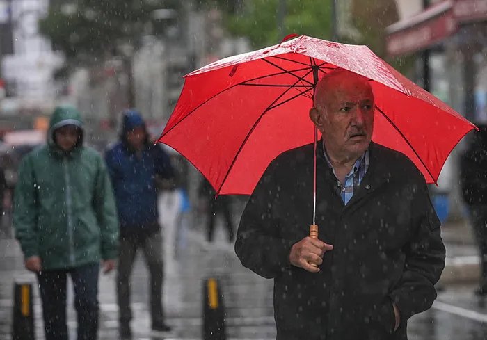 AKOM tarih verdi! Sağanak İstanbul’u ne zaman terk edecek? Meteoroloji'den 30 ile uyarı