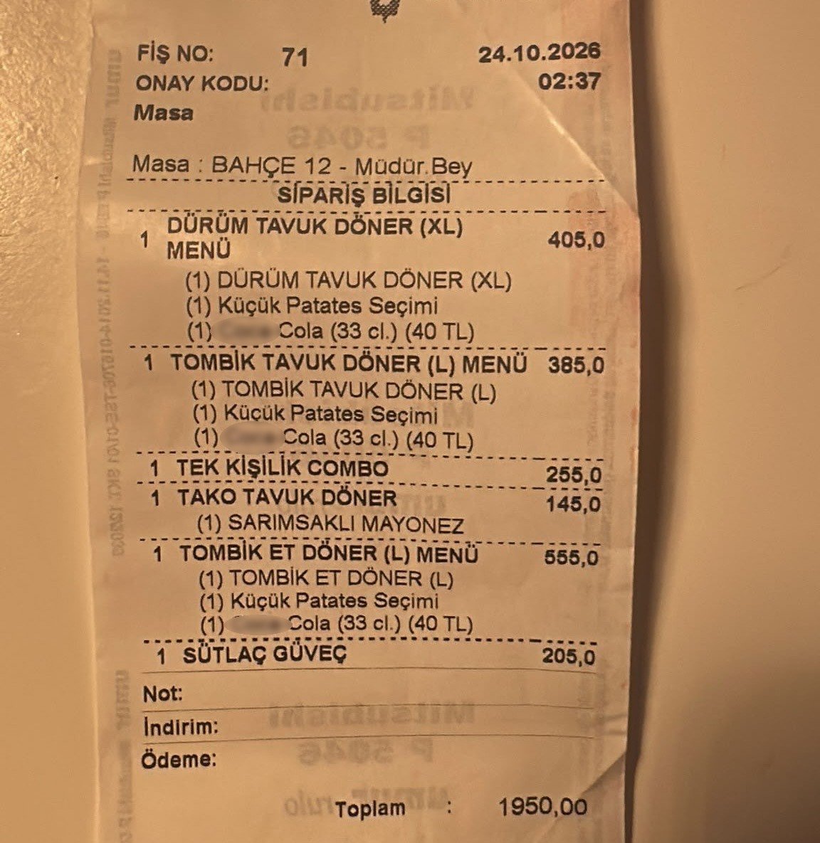 Bin 950 TL’lik hesap masada kaldı! Yediler, tatlı keyfi yaptılar: İkisi ‘ATM’ yalanıyla, biri çitlerden atlayıp kaçtı