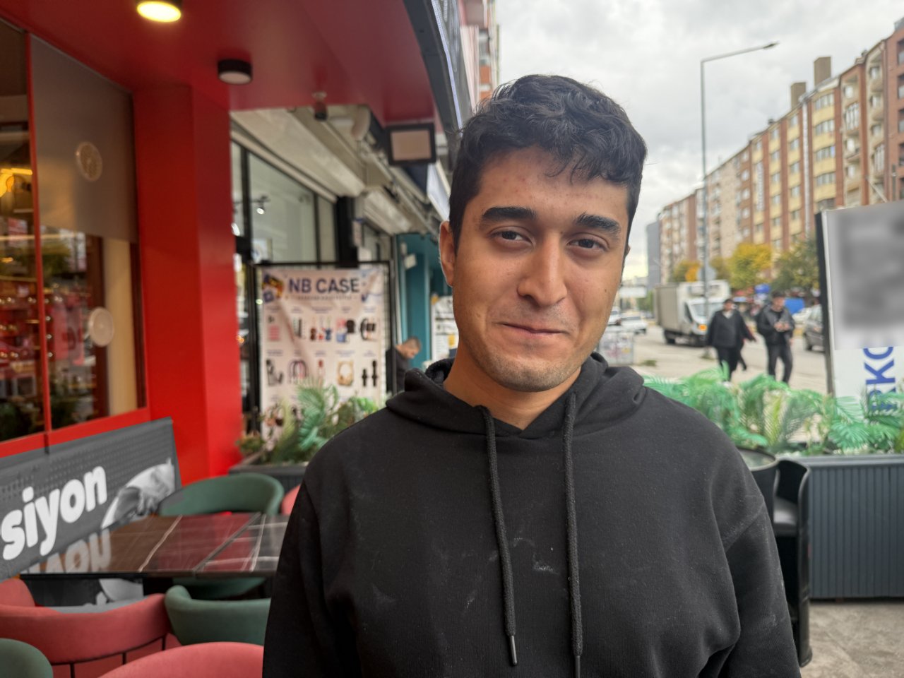 Bin 950 TL’lik hesap masada kaldı! Yediler, tatlı keyfi yaptılar: İkisi ‘ATM’ yalanıyla, biri çitlerden atlayıp kaçtı