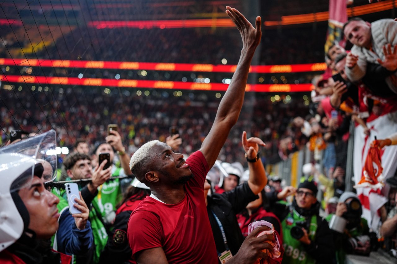 Galatasaray'a galibiyeti getiren golleri Victor Osimhen kaydetti.
