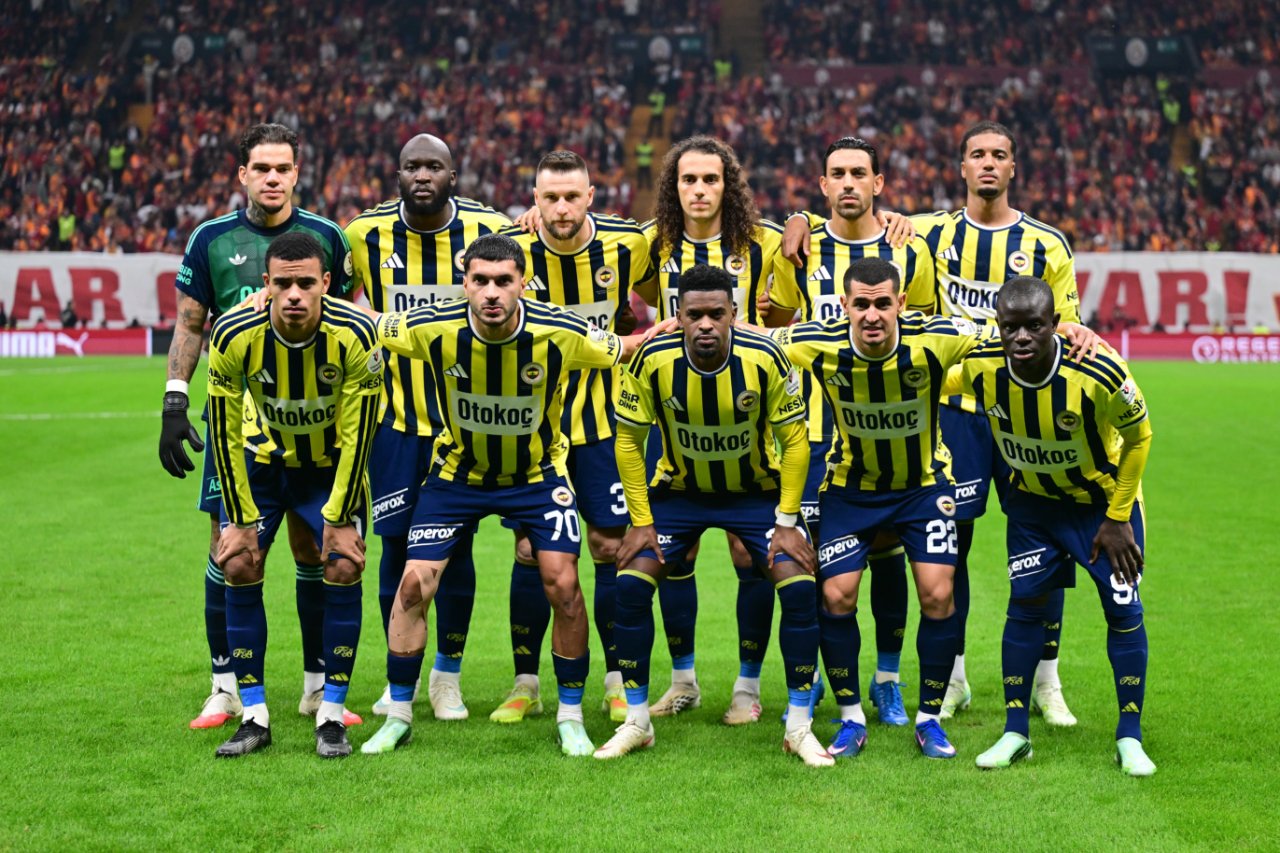Fenerbahçe, Süper Lig'de 16 puanla 5'inci sırada yer alıyor.