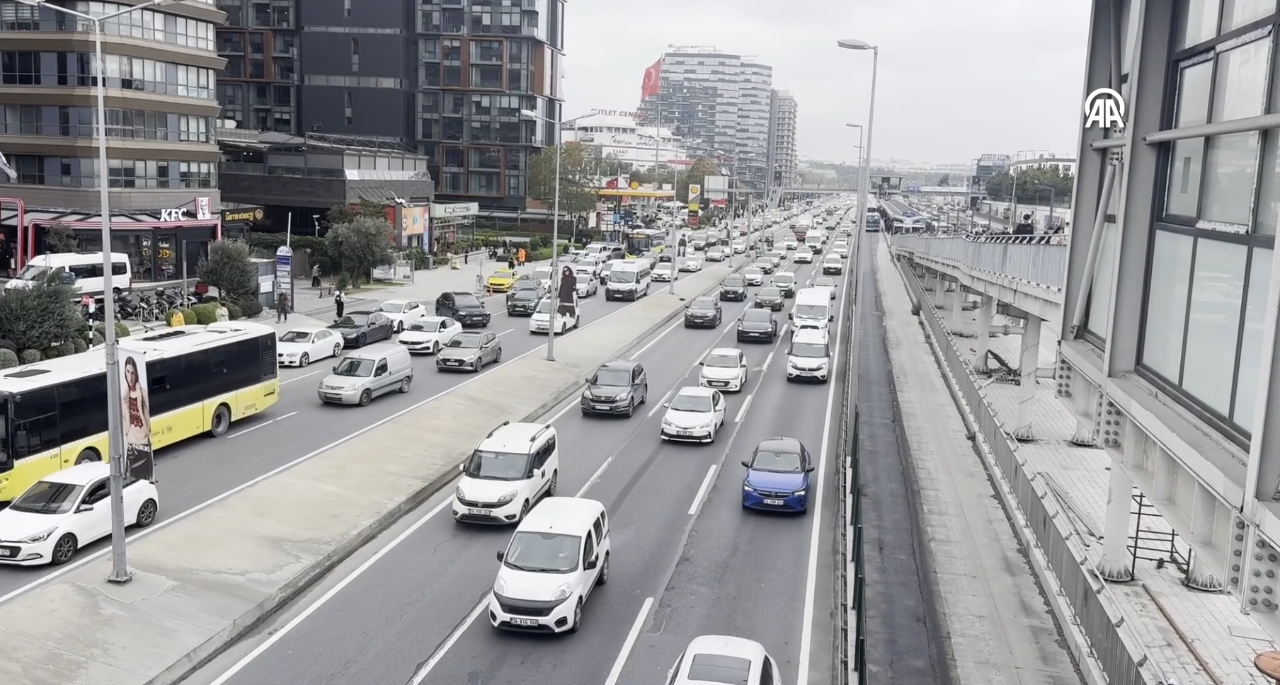 İstanbulda 29 Ekim öncesi trafik kilitlendi! Yoğunluk yüzde 89a ulaştı