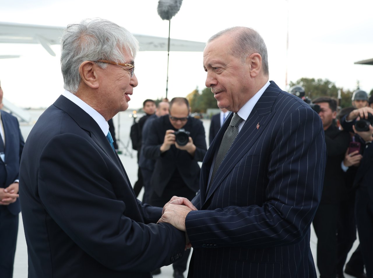 Külliyede dikkat çeken tören! Cumhurbaşkanı Erdoğan, Tokayevi böyle karşıladı
