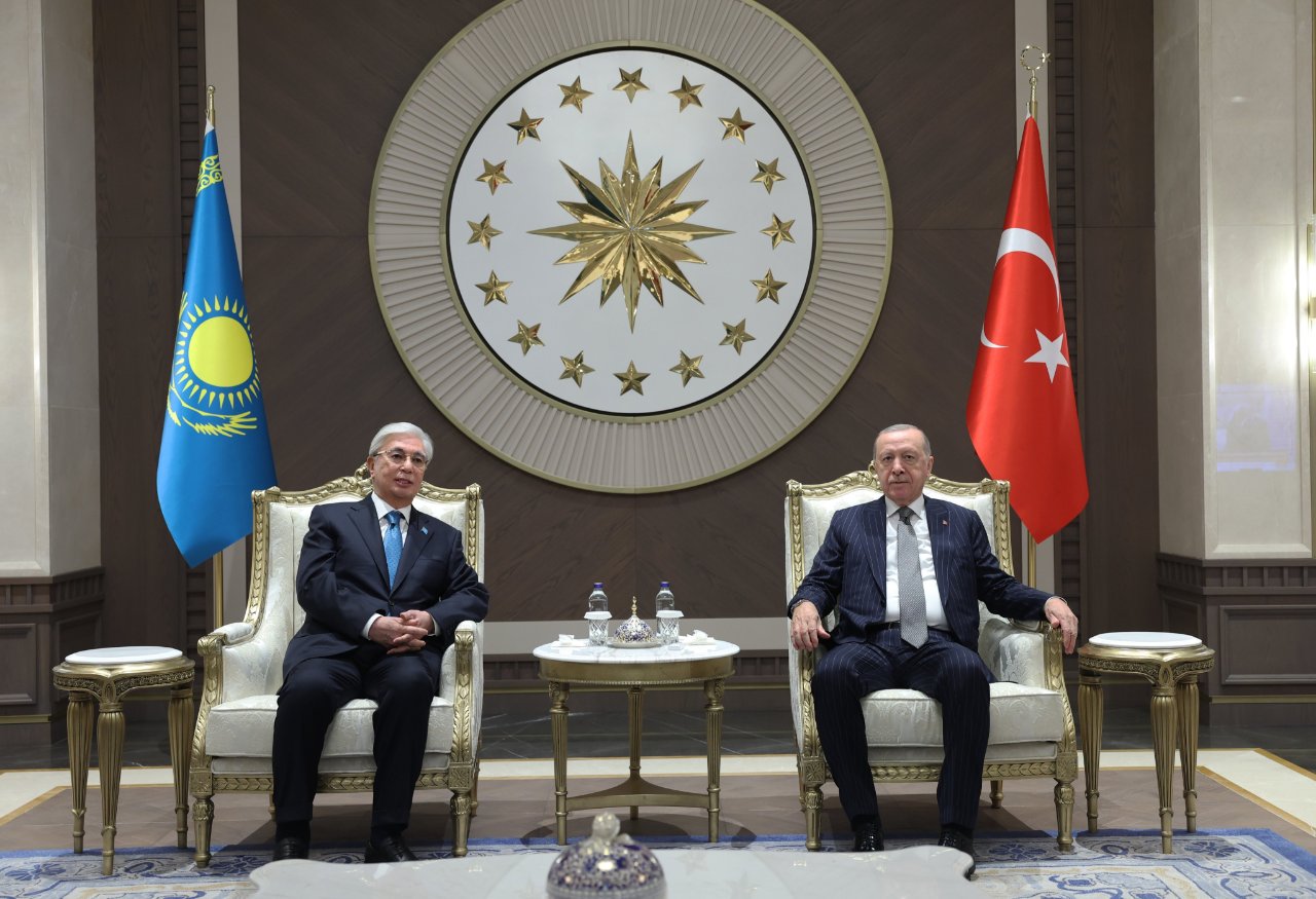 Külliyede dikkat çeken tören! Cumhurbaşkanı Erdoğan, Tokayevi böyle karşıladı