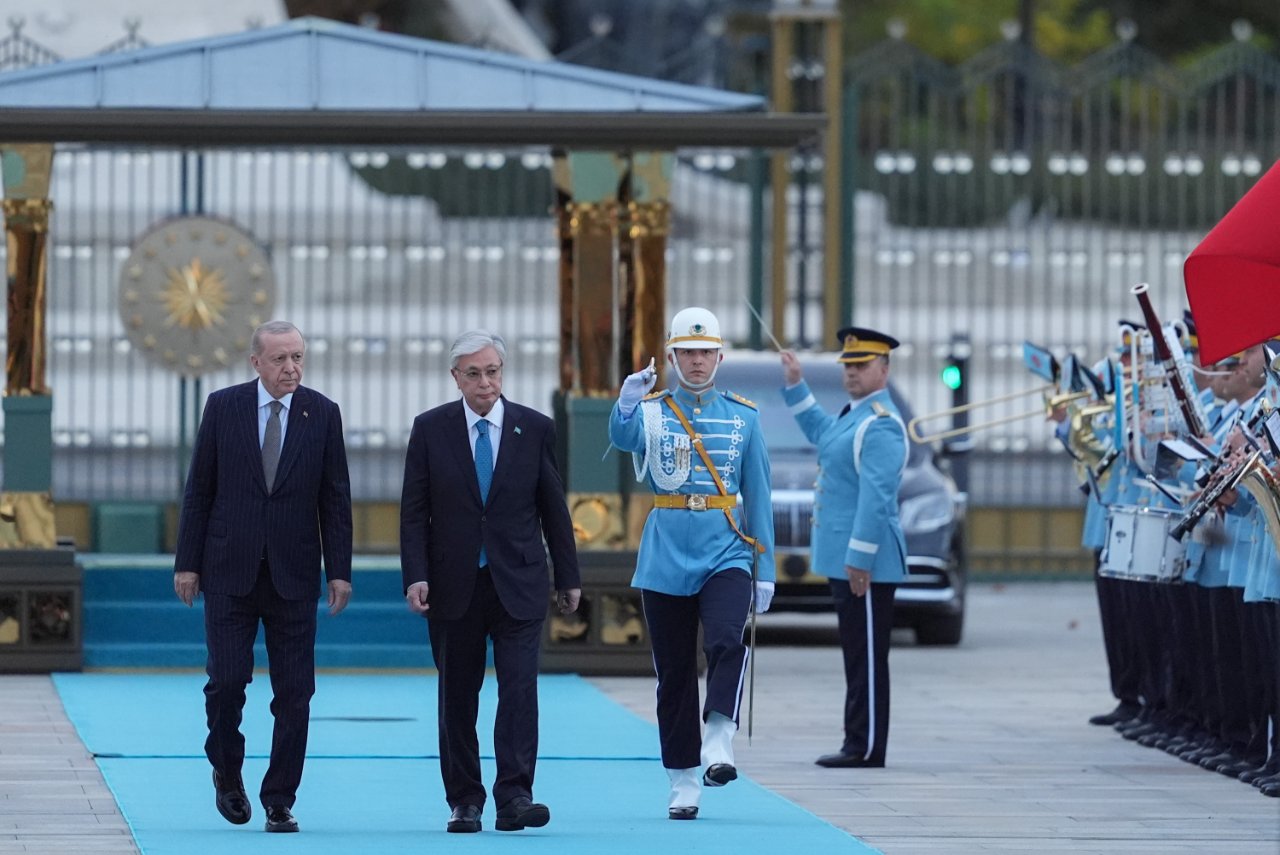 Külliye'de dikkat çeken tören! Cumhurbaşkanı Erdoğan, Tokayev'i böyle karşıladı