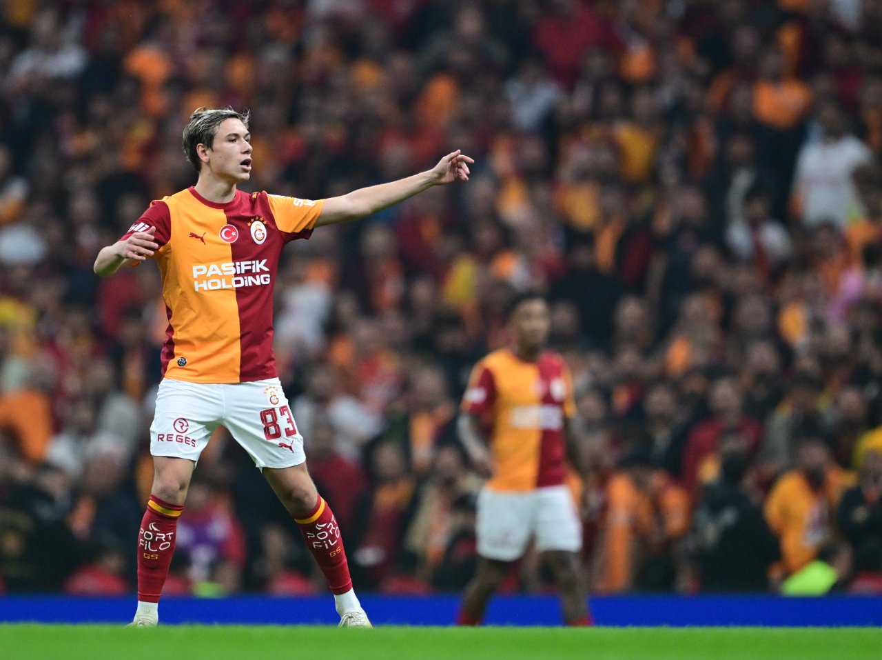 Galatasaray, Batrakov için Lokomotiv Moskova'ya 25 milyon euro bonservis ödedi.