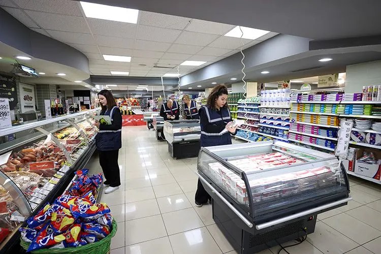 Ticaret Bakanı Bolat: Zincir marketlerle bakkal arasında denge gözetiyoruz