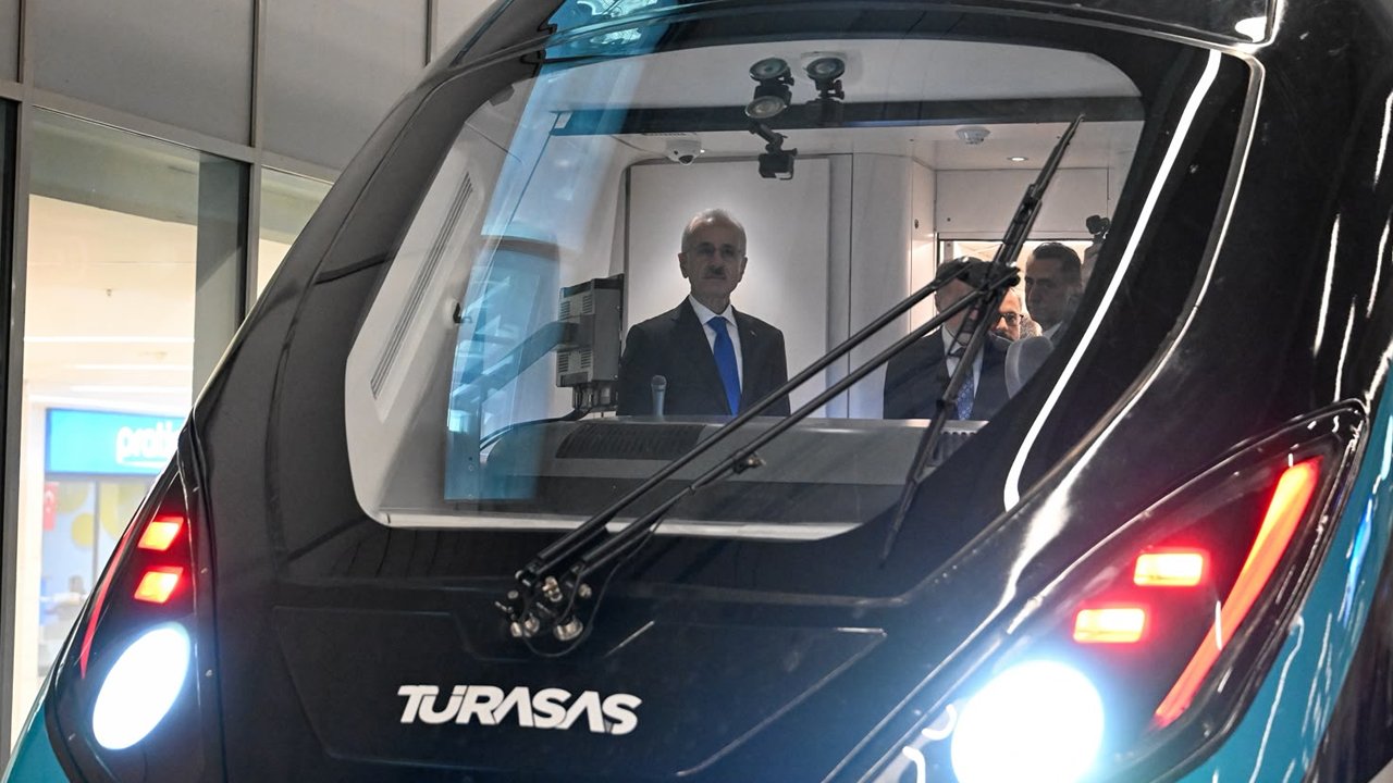 Bakan Uraloğlu Milli Hızlı Tren'i test etti: 2027'nin ilk çeyreğinde yolcu taşımaya başlayacak