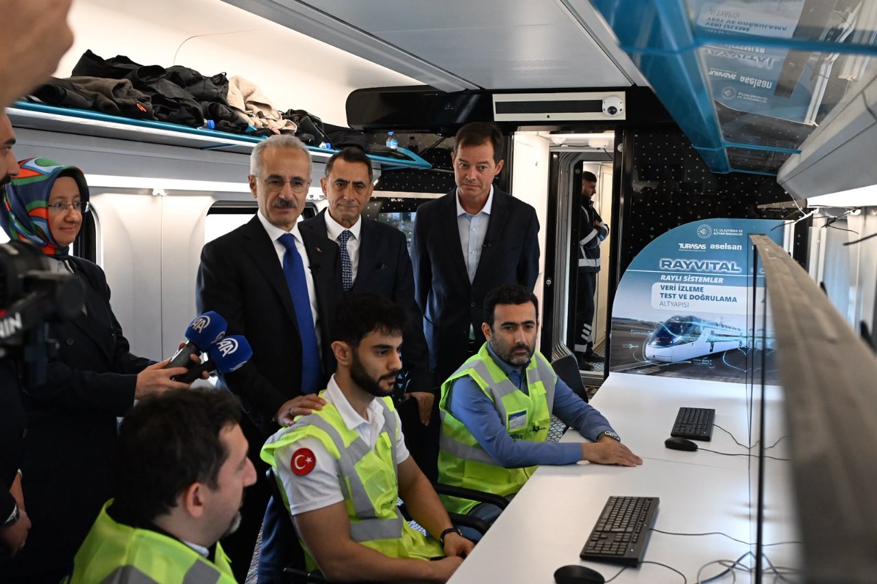 Bakan Uraloğlu Milli Hızlı Tren'i test etti: 2027'nin ilk çeyreğinde yolcu taşımaya başlayacak