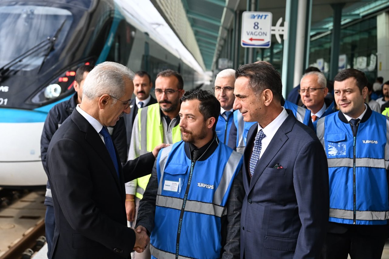 Bakan Uraloğlu Milli Hızlı Tren'i test etti: 2027'nin ilk çeyreğinde yolcu taşımaya başlayacak