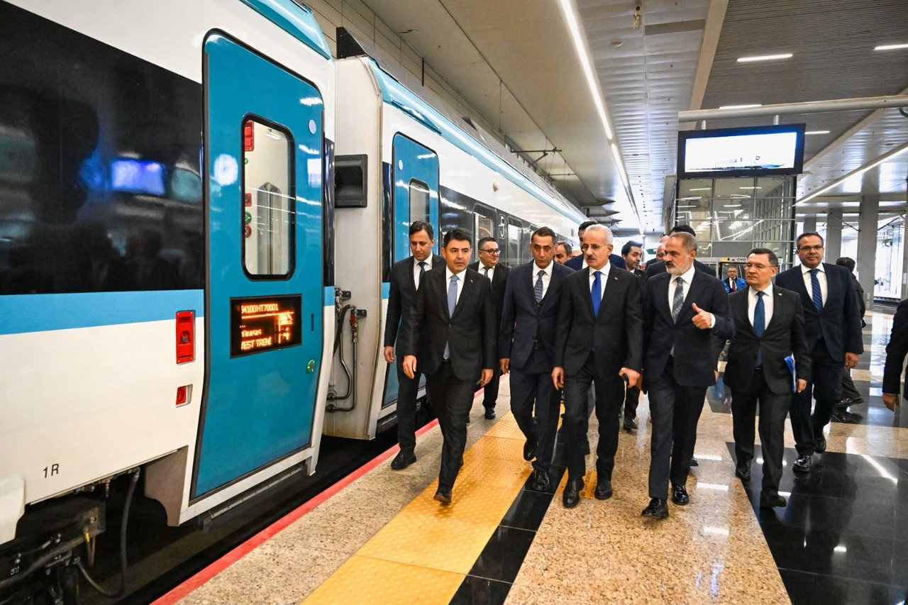 Bakan Uraloğlu Milli Hızlı Tren'i test etti: 2027'nin ilk çeyreğinde yolcu taşımaya başlayacak