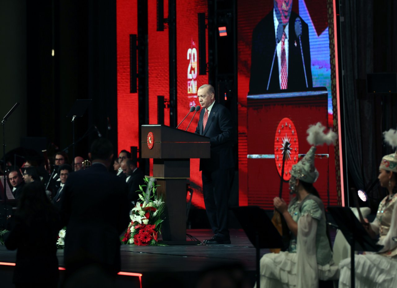 Cumhurbaşkanı Erdoğan'dan Türk dünyasına birlik mesajı: "Önümüzdeki yüzyılı Türk asrı yapacağız"