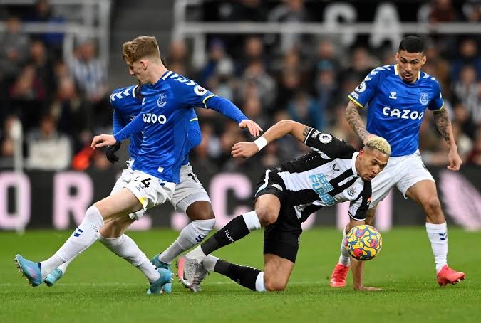 Everton - Newcastle maçı hangi kanalda, saat kaçta canlı yayınlanacak?