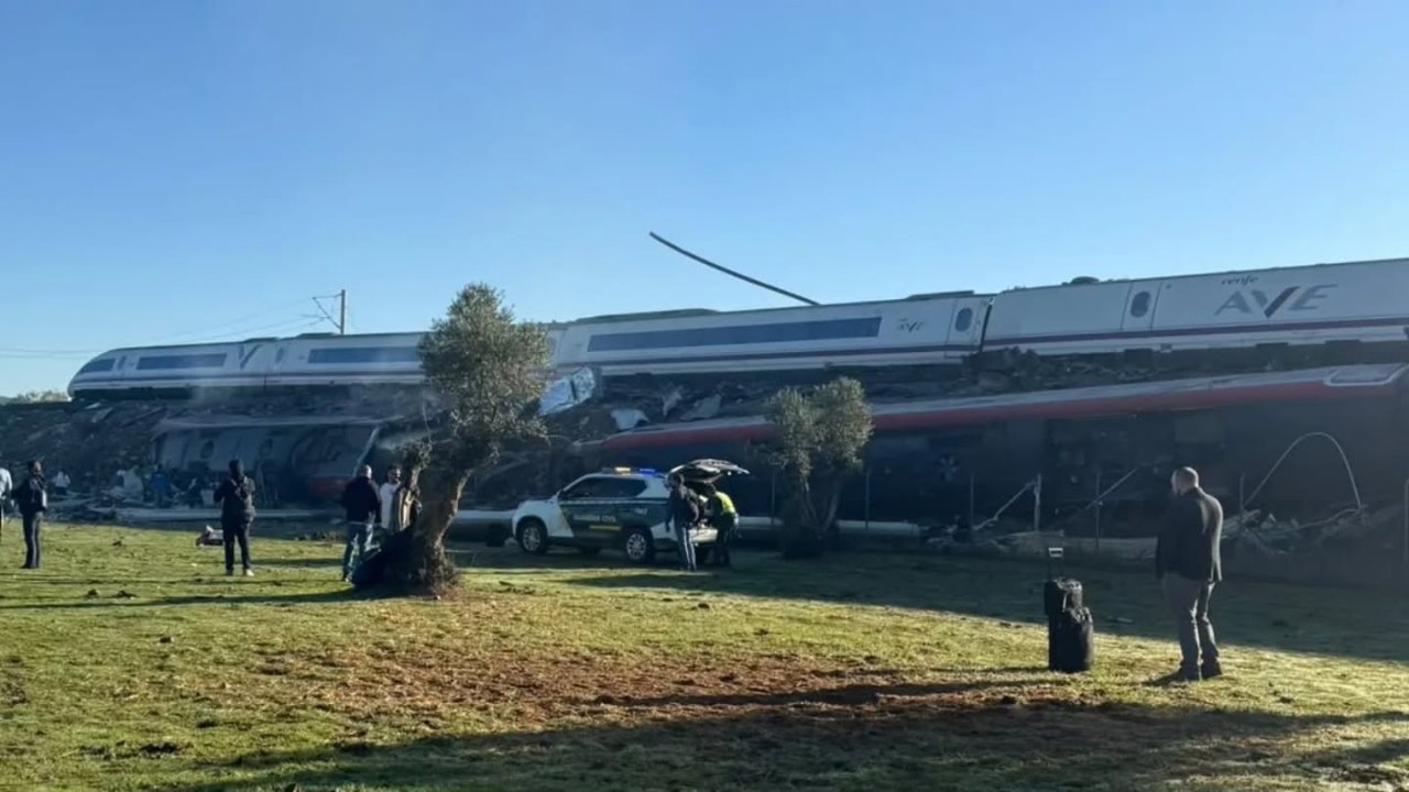 İspanyada 68 kişinin öldüğü tren faciasında ses kayıtları ortaya çıktı! Kazadan önce verilen talimat dikkat çekti