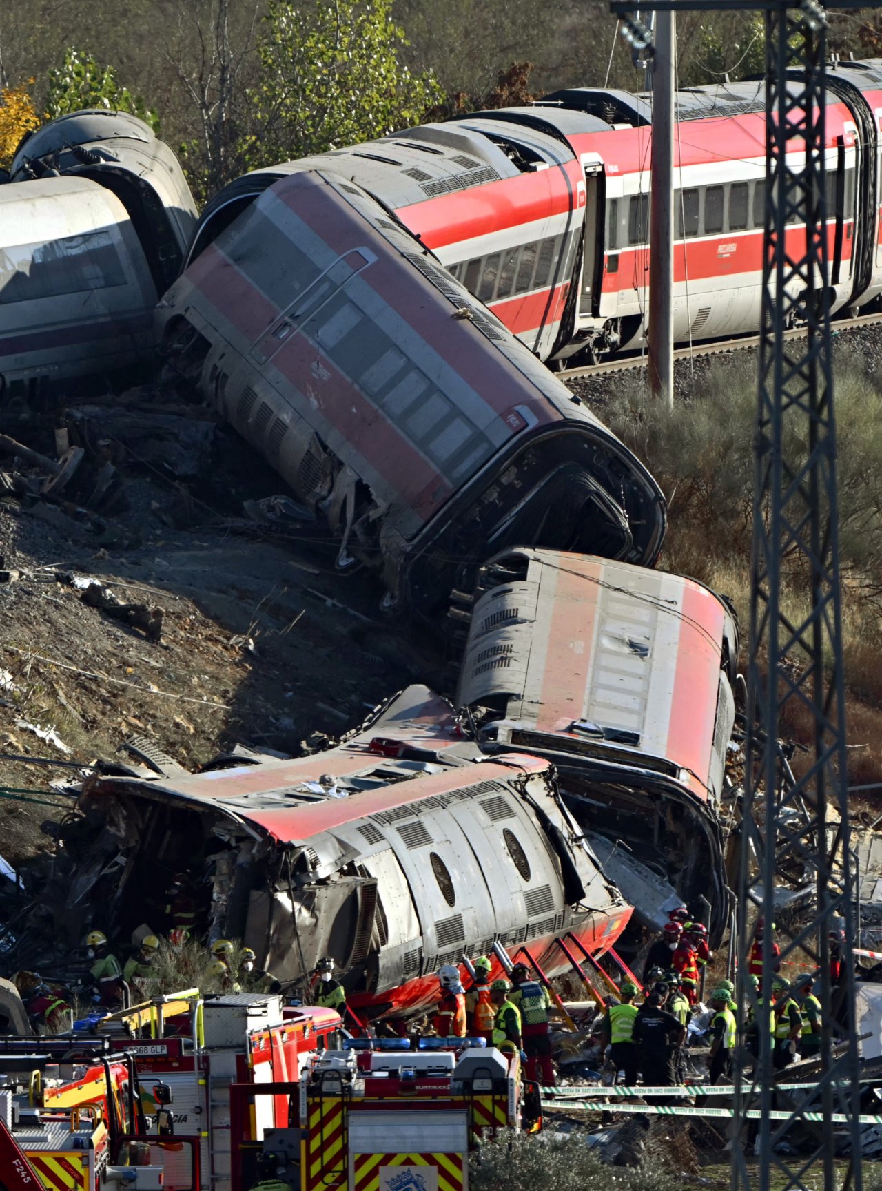 İspanya'da 68 kişinin öldüğü tren faciasında ses kayıtları ortaya çıktı! Kazadan önce verilen talimat dikkat çekti