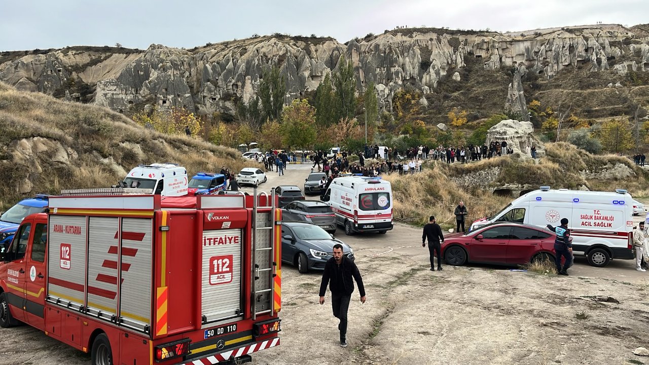 Kapadokya'da peribacası çöktü! Ölü ve yaralılar var