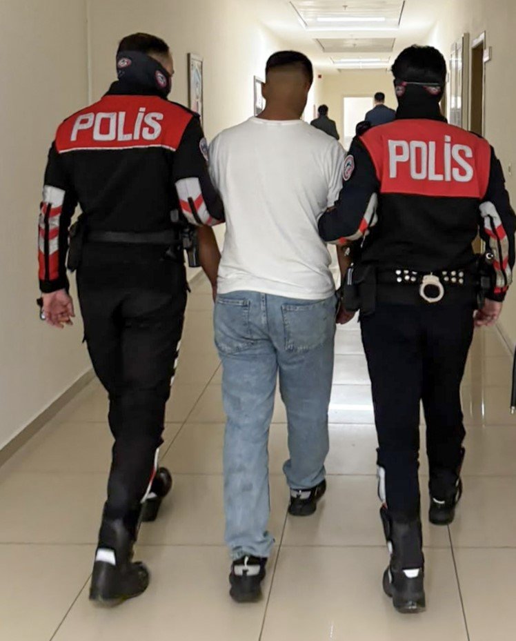 Manisa'da 17 yaşındaki suç makinesi, parkta yakalandı