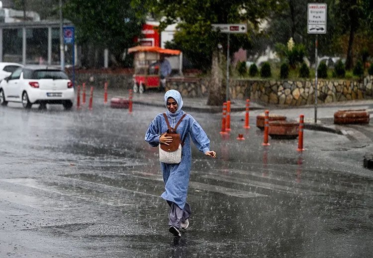 Meteoroloji'den 29 Ekim uyarısı: İstanbul dahil 29 ilde sağanak alarmı