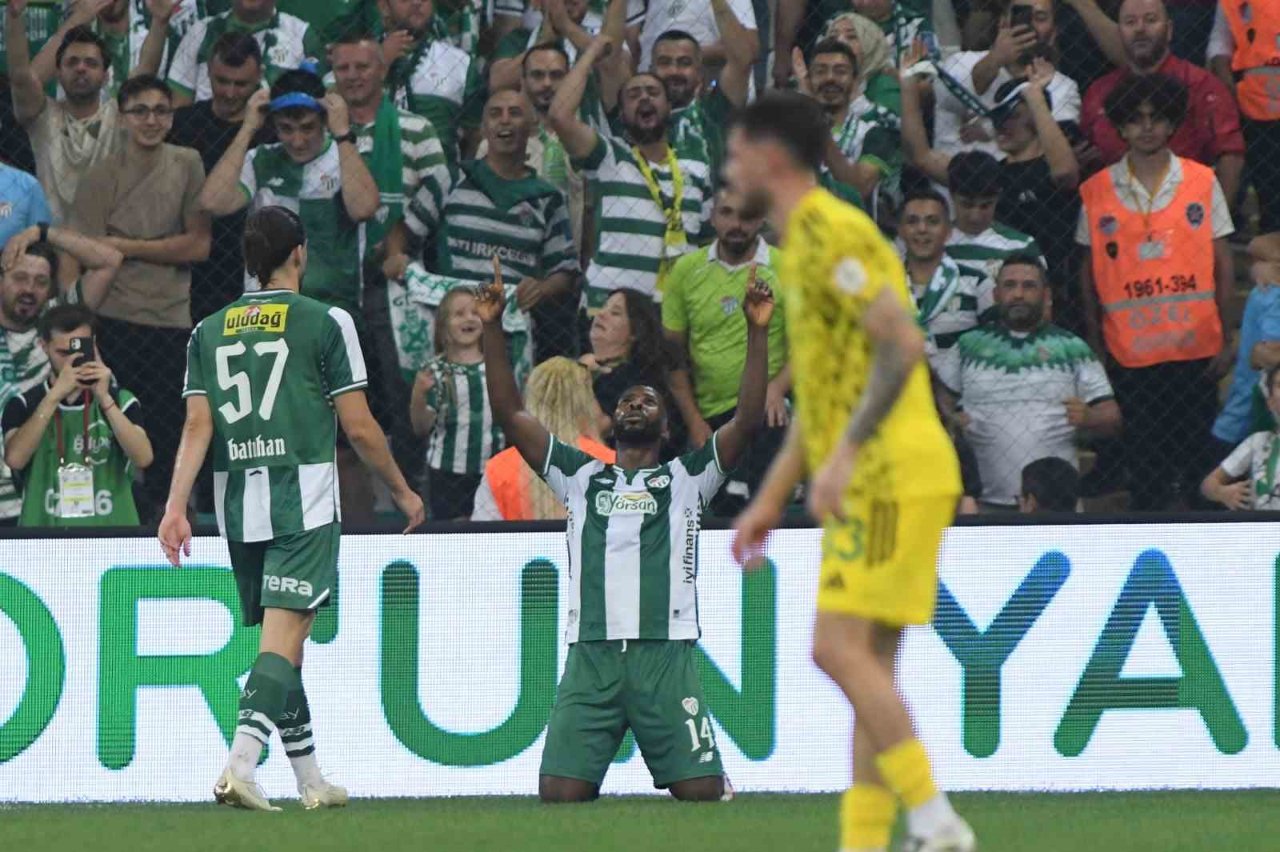 Bursaspor, Kelechi Iheanacho'yu Temmuz 2026'da bedelsiz olarak kadrosuna kattı.