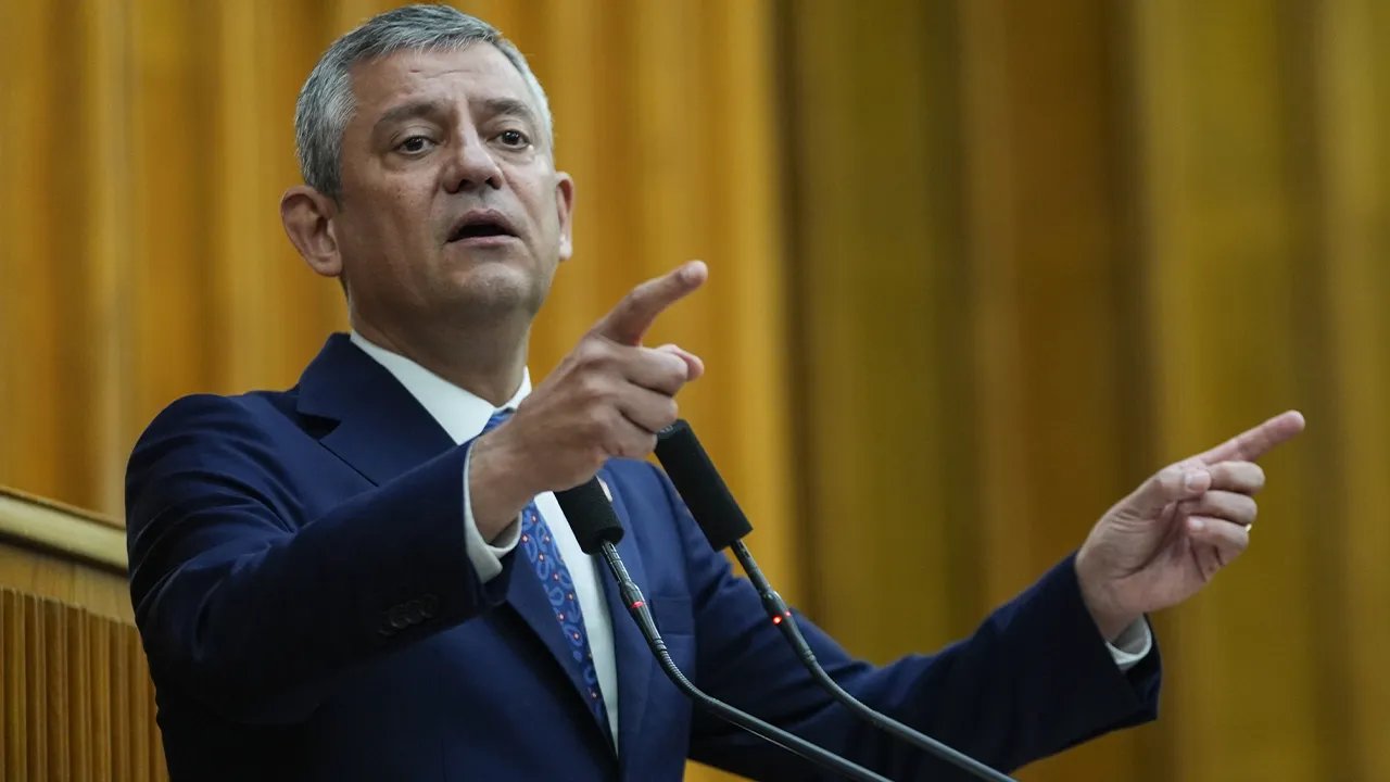 Özgür Özel'den partiden ayrılan Mustafa Sarıgül savunması: Ağlayarak inkar etti