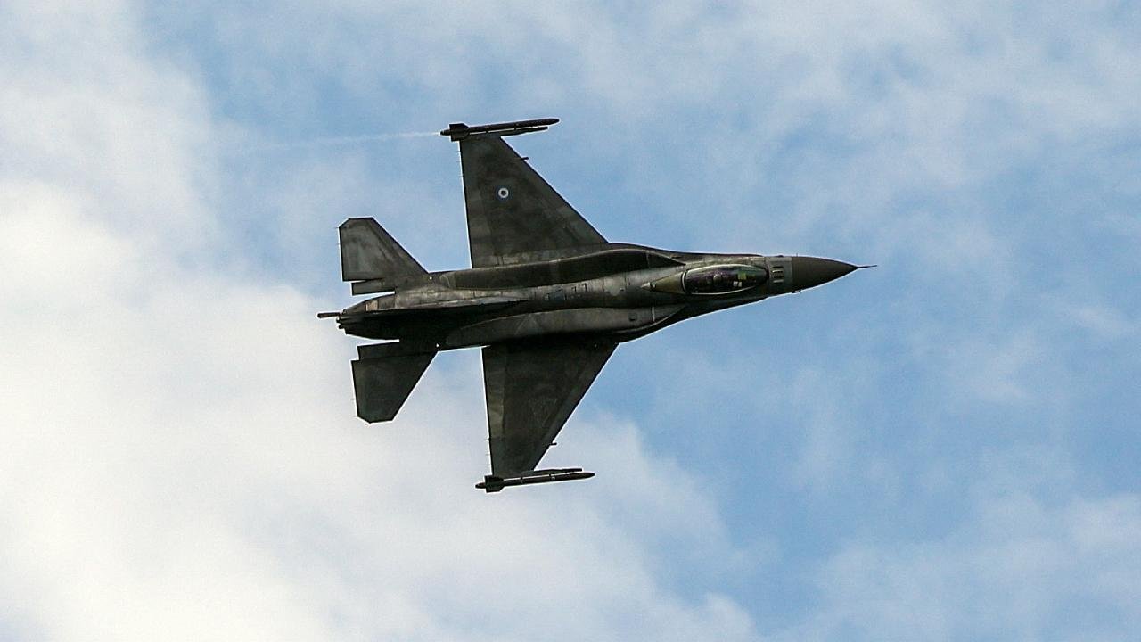 Rum yönetimi Yunan F-16'larını Ada'da tutacak: Geçici denilen kalıcı oldu