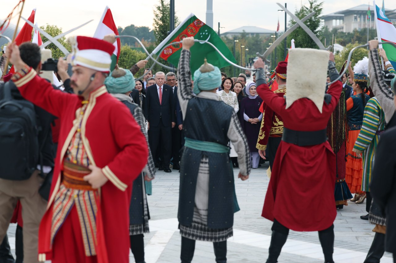 Türk Yıldızlarından Ankara semalarında nefes kesen gösteri uçuşu
