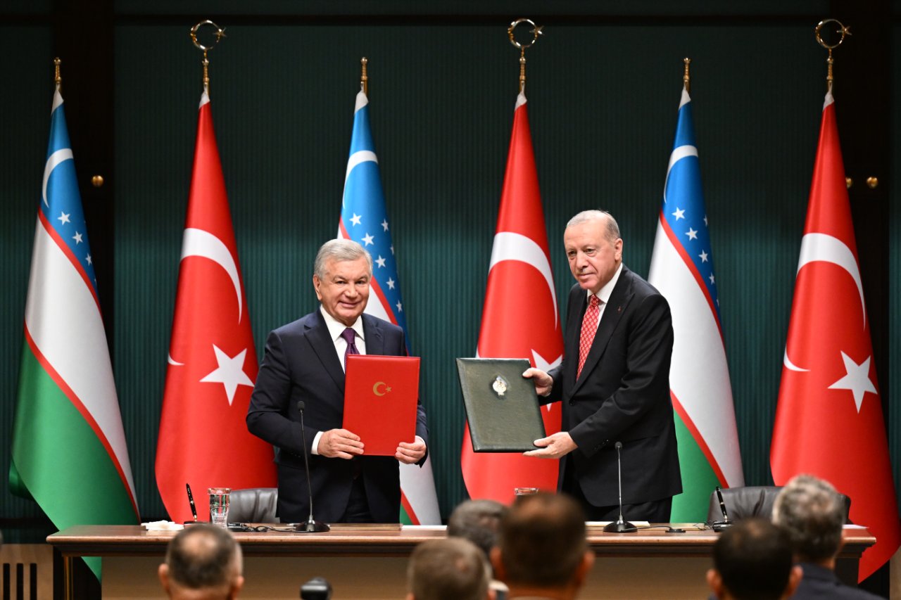 Türkiye ile Özbekistan arasında 5 anlaşma imzalandı! Ticaret ve sosyal güvenlikte yeni dönem