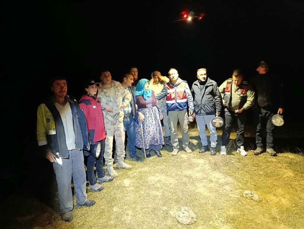 3 gündür aranıyordu! Ormanda bulunan yaşlı kadın meyve yiyerek hayatta kaldı