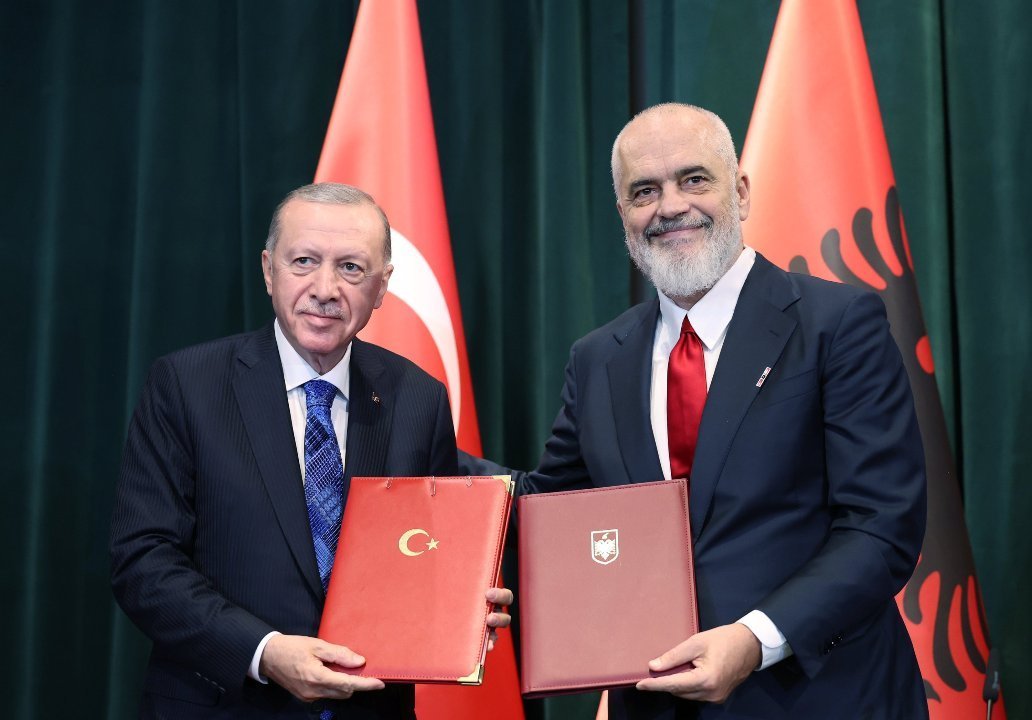 Türkiye'yi Rusya'yla bir tuttular! Arnavutluk Başbakanı'ndan tokat gibi cevap