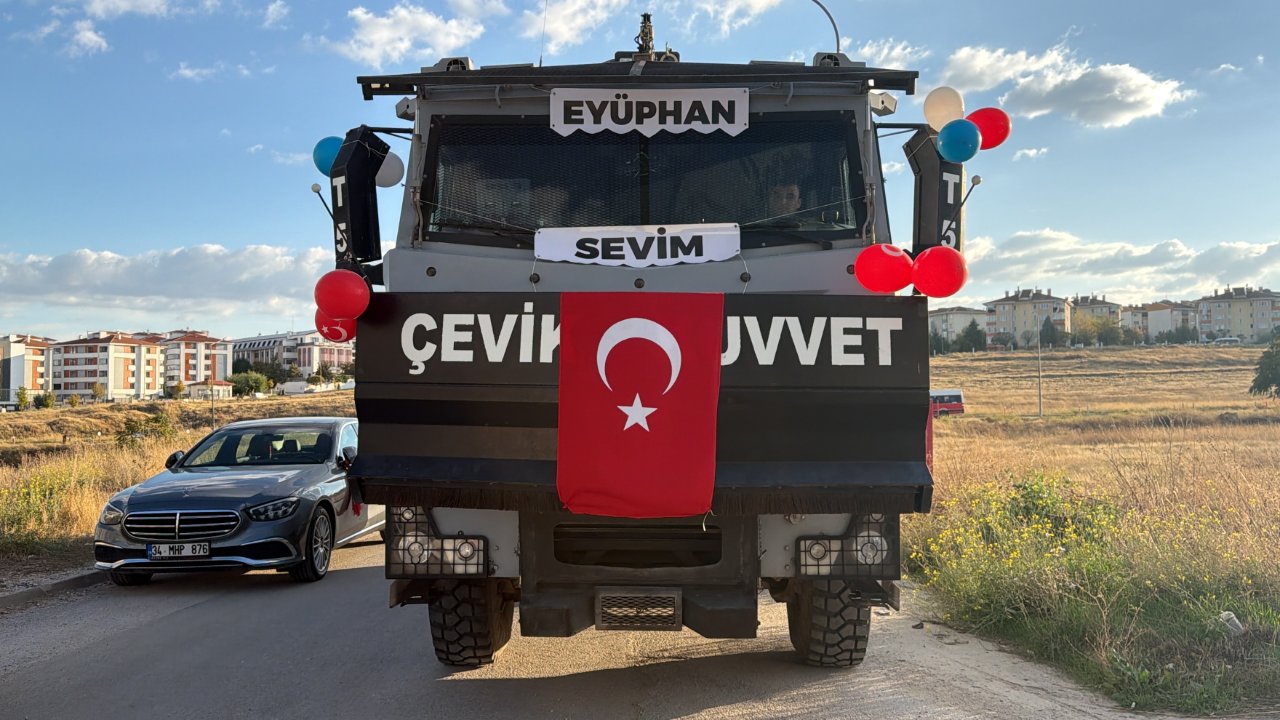 Emniyetten şehidin oğluna sürpriz! Babasının adını taşıyan TOMA sünnet arabası oldu