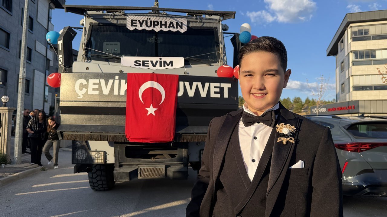 Babasının adını taşıyan TOMA, sünnet arabası oldu