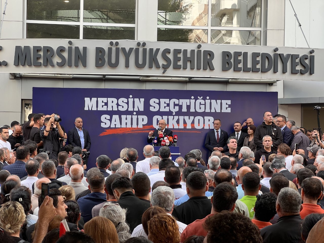 Eski yönetimin enkazı kaldırılıyor: Özel ekibinin CHP'ye faturası 500 milyon TL