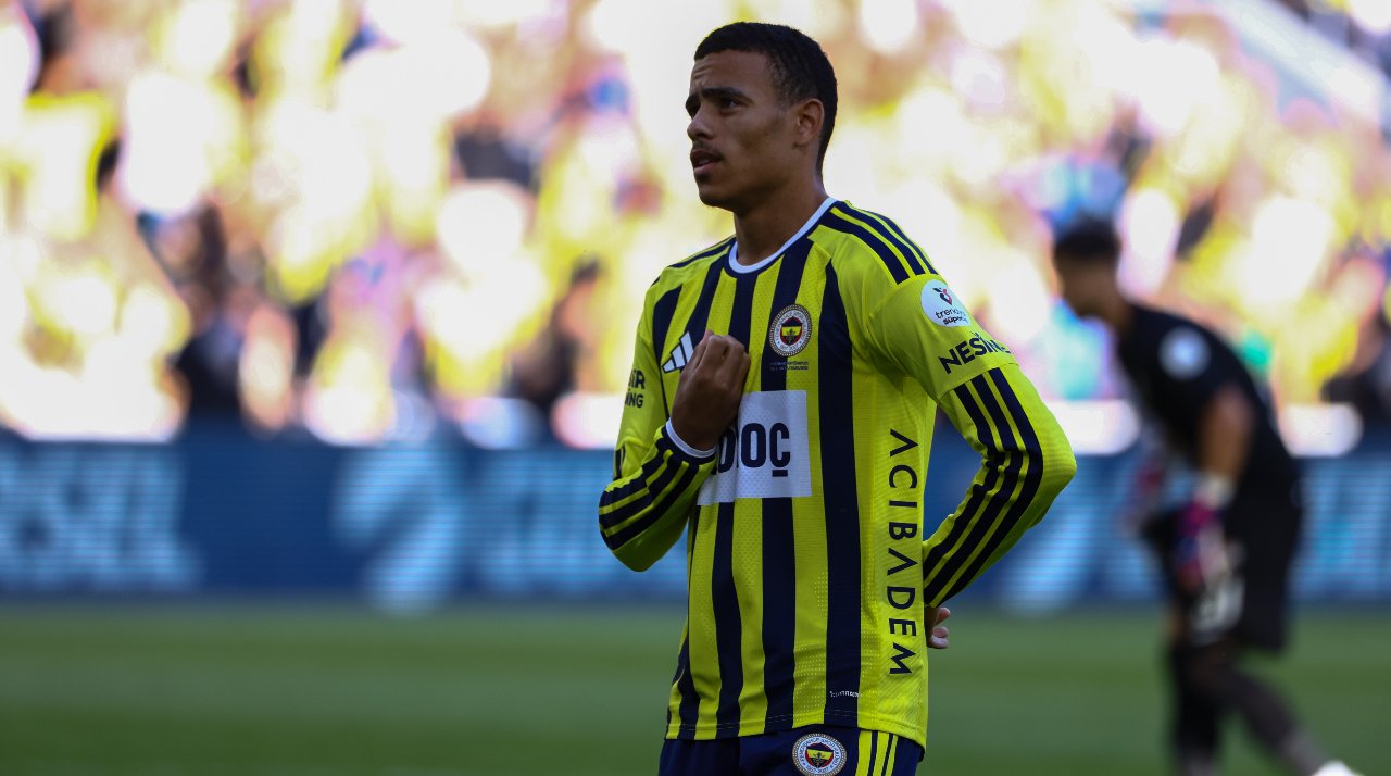 Fenerbahçe maçında şaşırtan an! Kırmızı karta rağmen 11 kişi