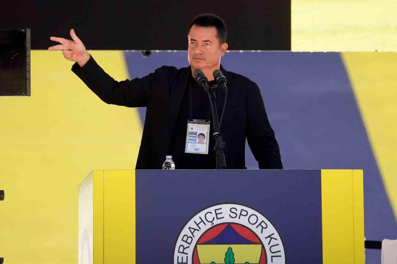 Hull City'nin sahibi Acun Ilıcalı, Fenerbahçe'deki görevi sonrası tamamen Premier Lig kulübüne yoğunlaştı.