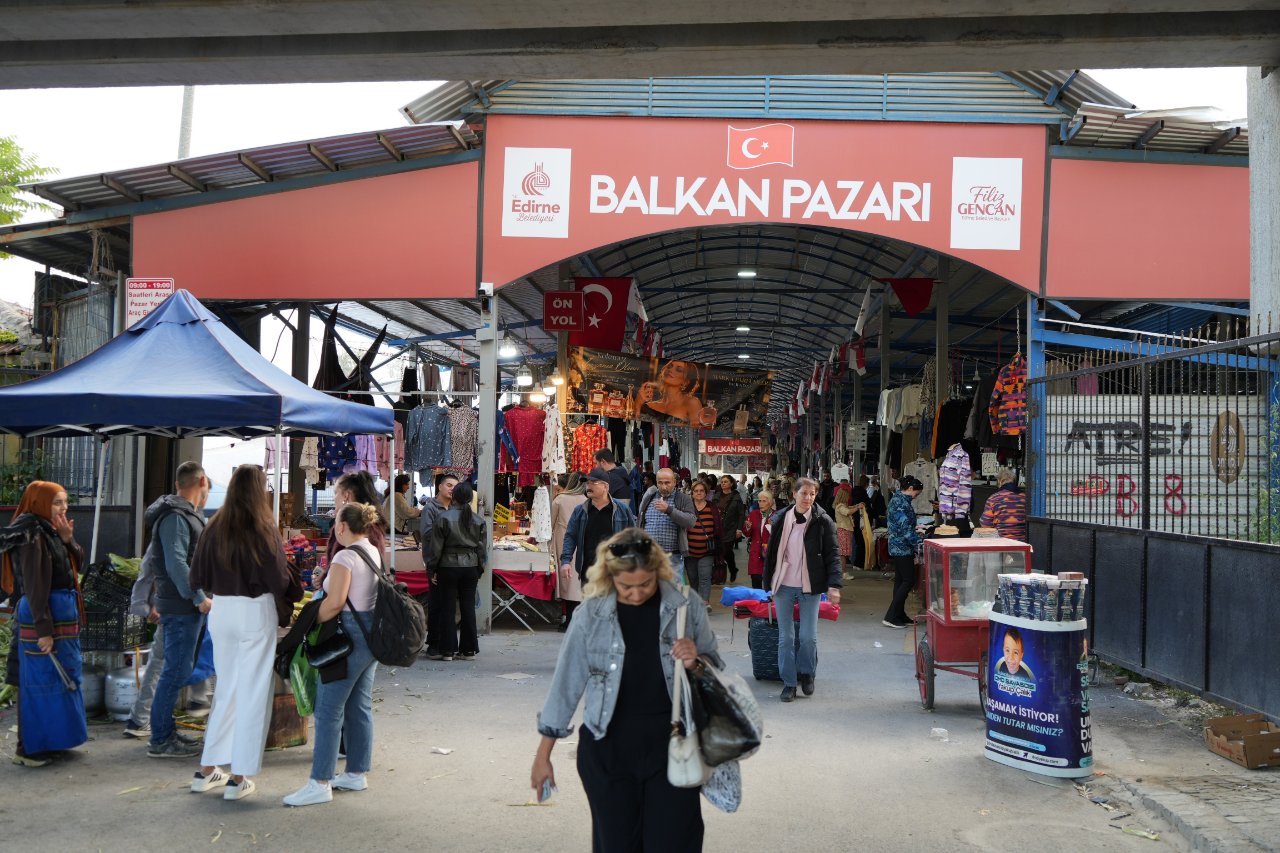 Ne bulurlarsa alıyorlar! Sınır kentimize turist akını, esnaf bayram ediyor