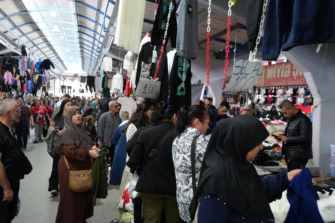 Ne bulurlarsa alıyorlar! Sınır kentimize turist akını, esnaf bayram ediyor