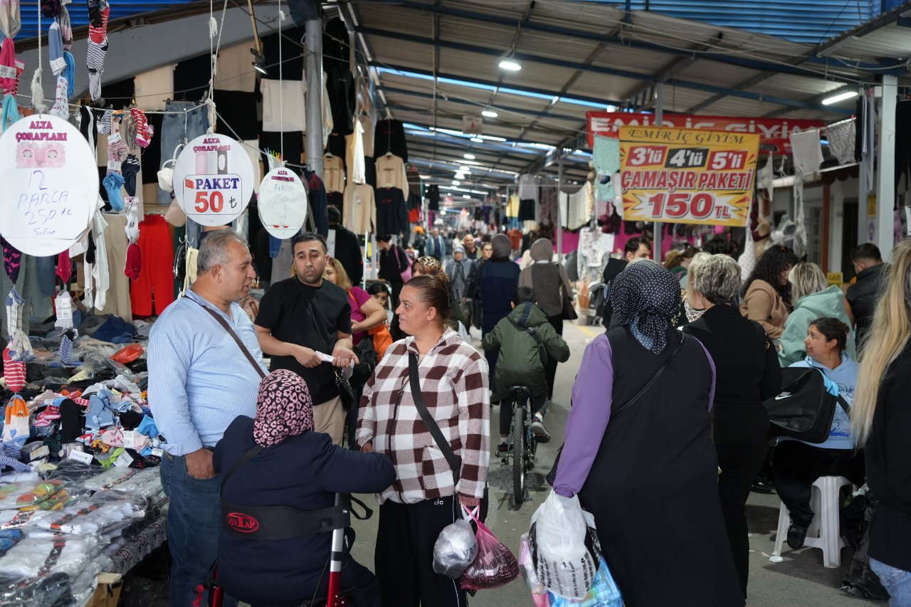 Ne bulurlarsa alıyorlar! Sınır kentimize turist akını, esnaf bayram ediyor