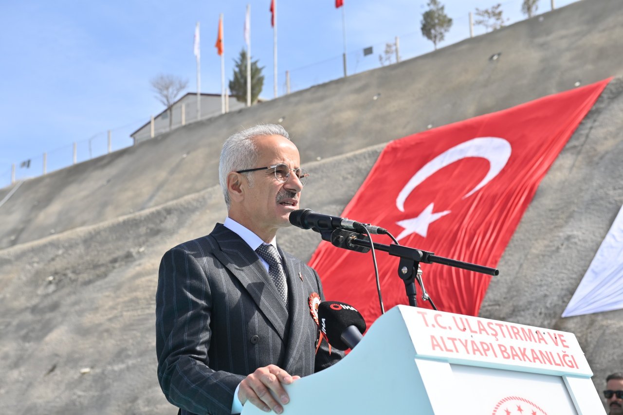 Uraloğlu duyurdu: 3 kısımda tamamlanacak proje ile yol 24 dakika kısalacak