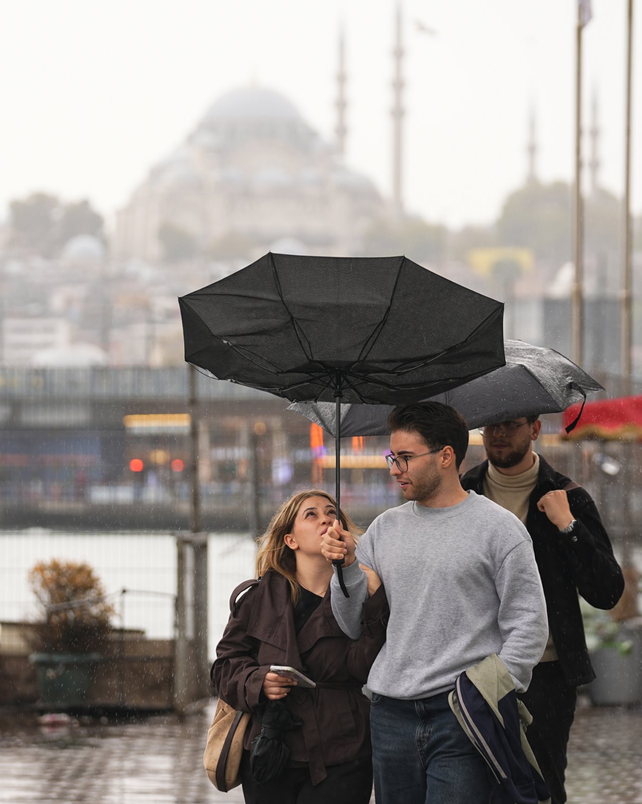 Bulutlu hava Türkiye’yi mesken tuttu! Sıcaklık 5 derece düşecek, Meteoroloji’den 20 il için sarı kodlu uyarı