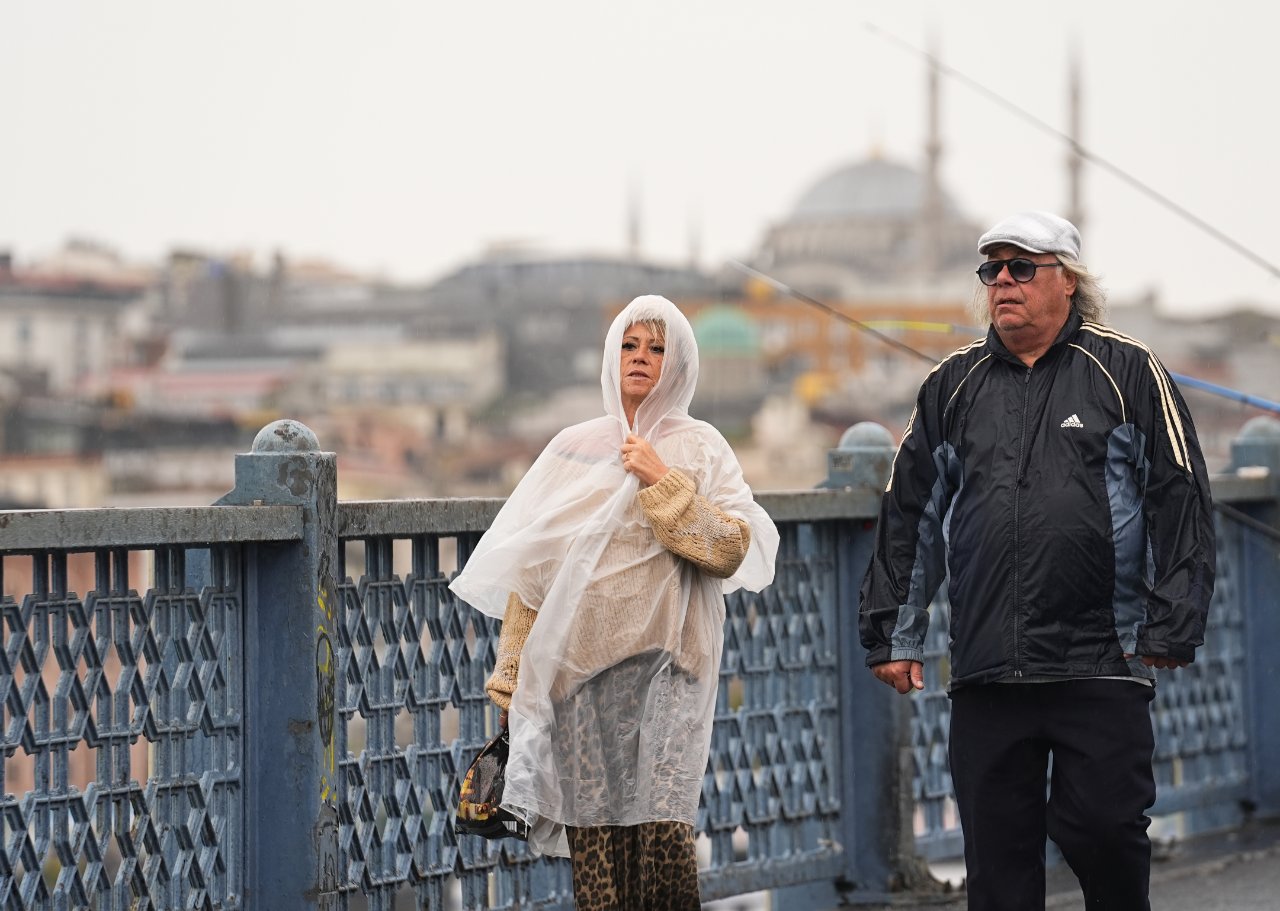 Bulutlu hava Türkiye’yi mesken tuttu! Sıcaklık 5 derece düşecek, Meteoroloji’den 20 il için sarı kodlu uyarı