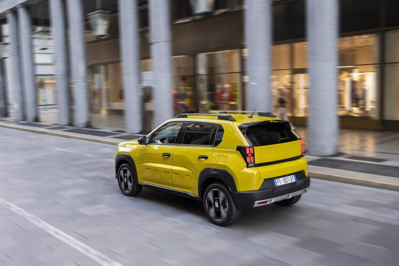 Fiat Grande Panda’ya 400 km menzilli yeni versiyon: Entegre şarj kablosu kaldırıldı