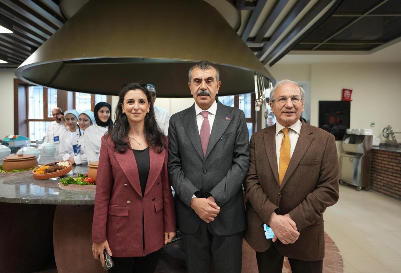 Millî Eğitim Bakanı Yusuf Tekin, Ankara Temsilcimiz Akif Bülbül ve muhabirimiz Esma Altın’a eğitim gündemiyle ilgili önemli açıklamalarda bulundu.
