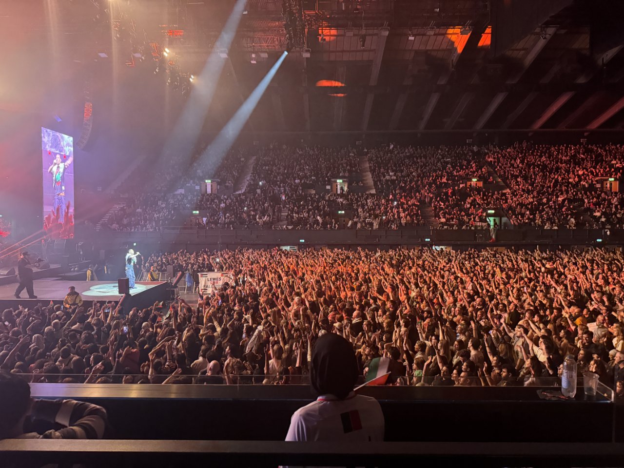 Londra’da tarihi gece! Macklemore'un konserinde 10 bin kişi 'Özgür Filistin' için tek ses oldu