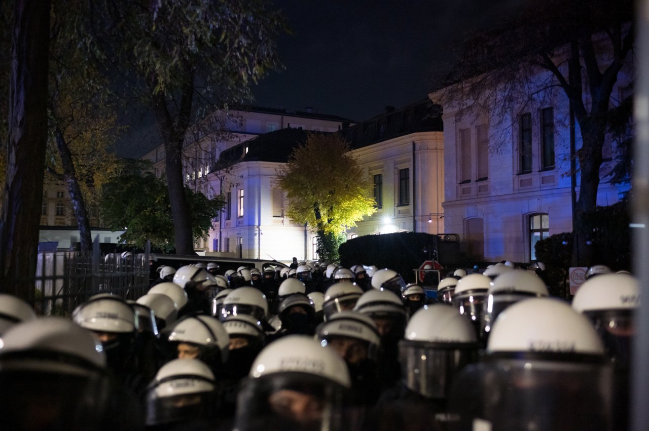 Polonyada Anayasa Mahkemesi krizi! Cumhurbaşkanı Nawrocki ile hâkim arasında arbede