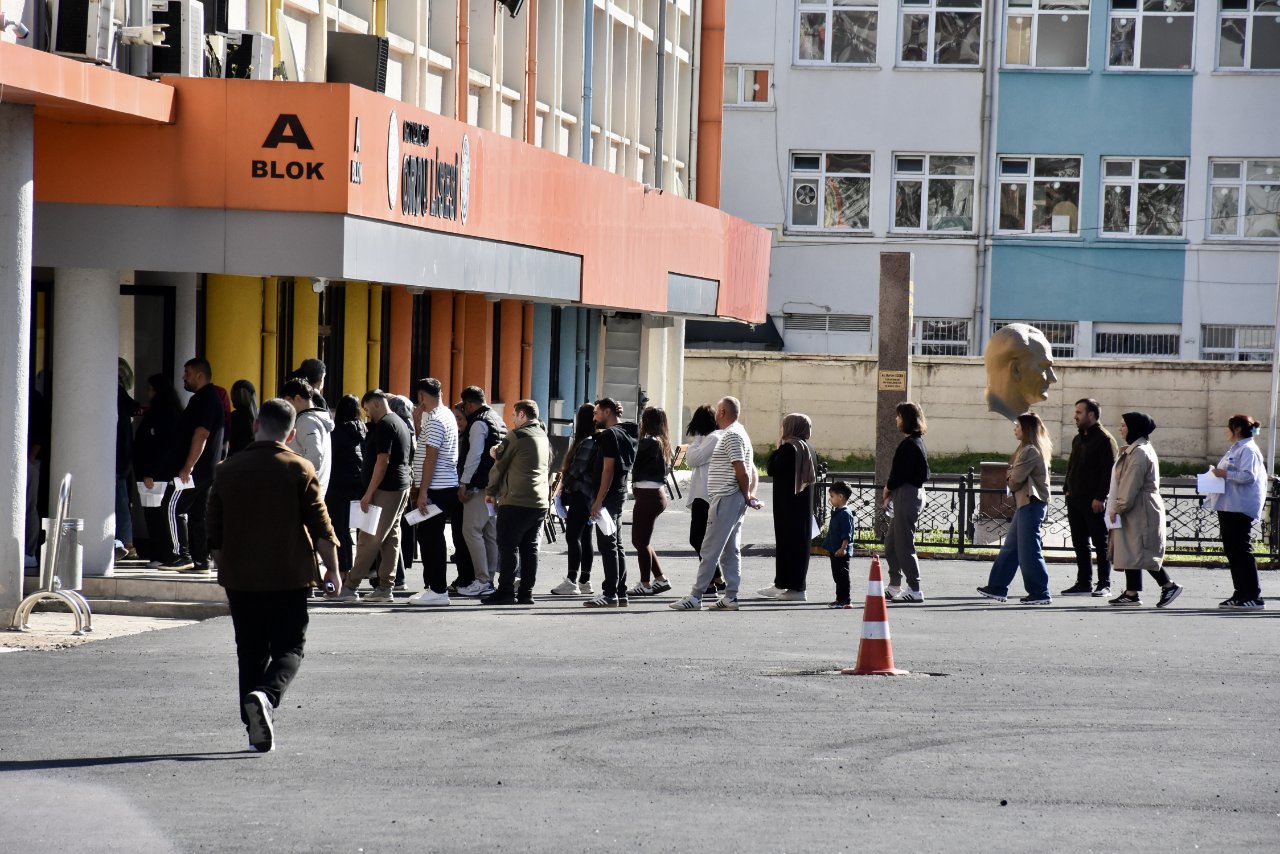 1 milyon 593 bin 198 aday başvurdu! Kamu Personeli Seçme Sınavı (KPSS) Ön Lisans başladı